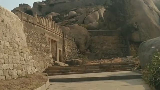 Madhugiri Fort - The Entrance смотреть онлайн