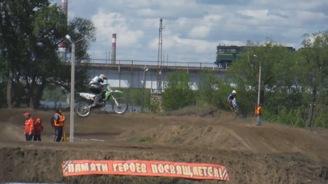ТЭМ18ДМ + 2тэ10м и мотокрос 16.05.15 Пенза мотодром «Сура» смотреть онлайн