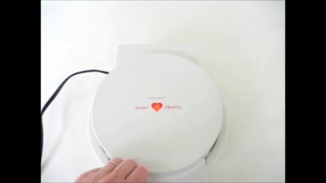 Black & Decker Sweet Hearts Waffle Maker Chirping Demo смотреть онлайн