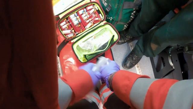 Living To Tell The Tale After A Dangerous Fall | Rescue: Extreme Medics | Channel 4 смотреть онлайн