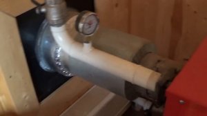 Установка твердотопливного котла в деревянном доме.