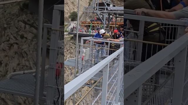 ПРЫЖОК В НЕИЗВЕСТНОСТЬ)) инстаграм jamiev_05 #прыжок #прыжки#дагестан #тарзанка смотреть онлайн