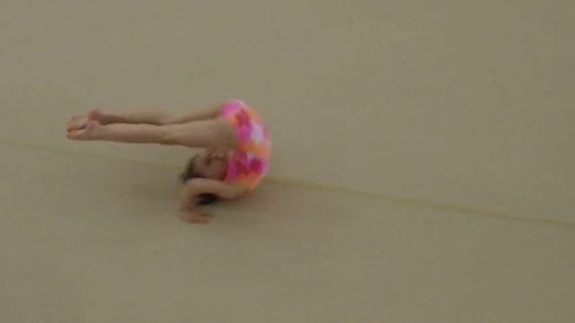 Спортивная гимнастика. Кувырок назад