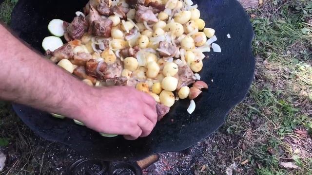 Садж- ребрышки с картофелем и овощами на костре. смотреть онлайн