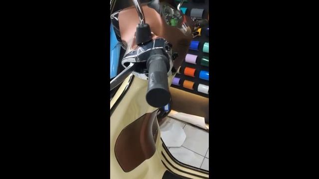 Full Wrapping Vespa - Oracal Cream + Chroom Matt Coffe смотреть онлайн