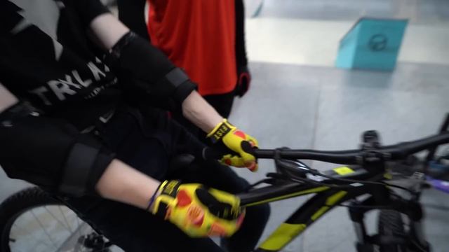 GAME OF BIKE на КАНТРИЙНИКЕ STINGER GRAPHITE PRO смотреть онлайн
