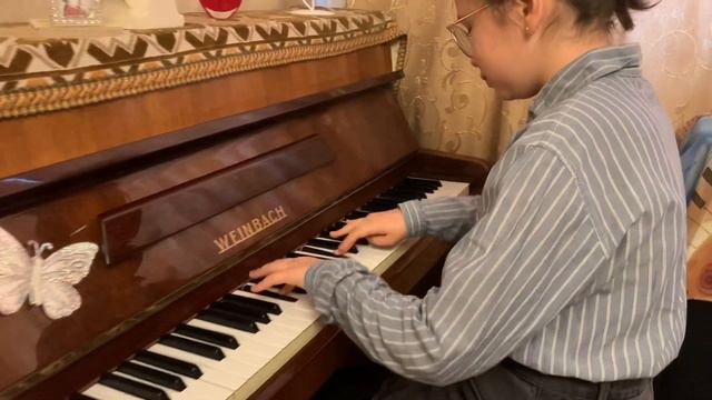 Sofiia. Длинные арпеджио в гамме си-бемоль минор смотреть онлайн