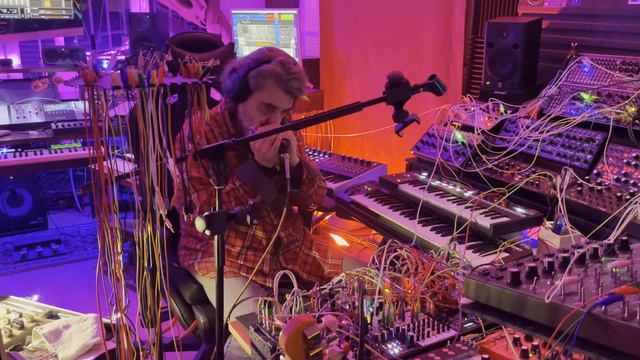 MAD HARP DATA BENDER HARMONICA LOCA MODULAR EURORACK SYNTH JAM PULSAR 23 BEHRINGER PRO1 TR 707 DOPE смотреть онлайн