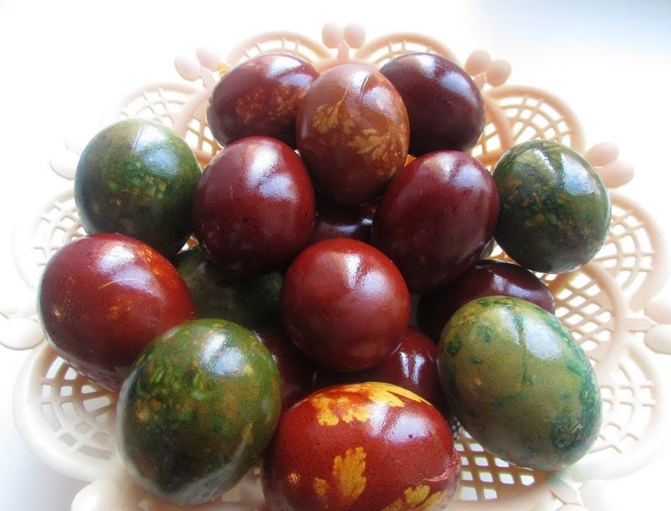 3 ОРИГИНАЛЬНЫХ СПОСОБА ПОКРАСКИ ЯИЦ НА ПАСХУ смотреть онлайн