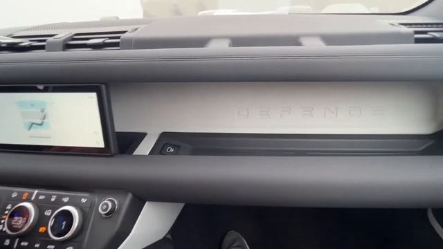 НОВЫЙ DEFENDER. Быстрый обзор интерьера нового LAND ROVER DEFENDER. Косяки салона нового Дефендера
