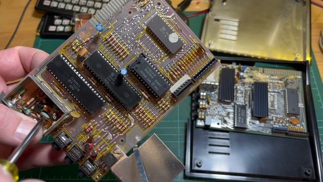 ZX81/TS100 From Old to New: Part 1 (Intro & regulator replacement) смотреть онлайн