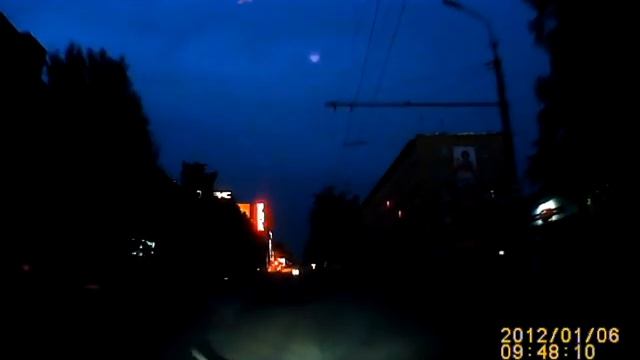 Автомобиль врезался в самодельный дорожный знак на Мерецкова смотреть онлайн