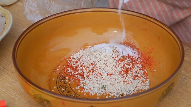 秋妹和弟弟弄個蒜泥白肉，肥而不膩蒜香味更濃，吃的滿嘴流油太巴適了！ 【顏美食】 смотреть онлайн