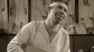 Шариков играет на балалайке. Собачье сердце