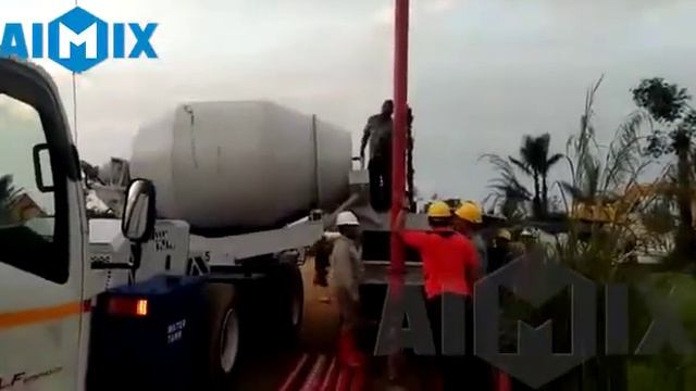 Автобетоносмеситель с самозагрузкой очистит смесительный бак когда окончание работы в Индонезии смотреть онлайн