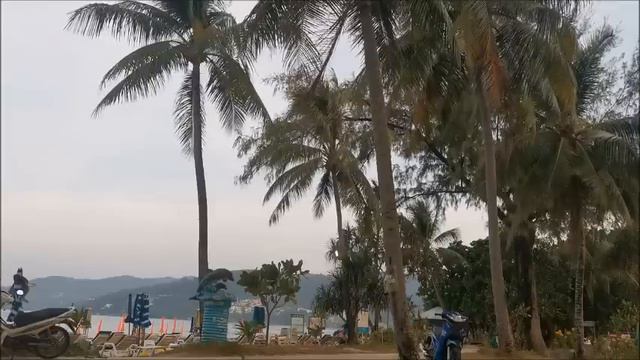 Значит я обязан по первому писку твоей матери нестись к ней, а она в наше положение войти не хочет! смотреть онлайн
