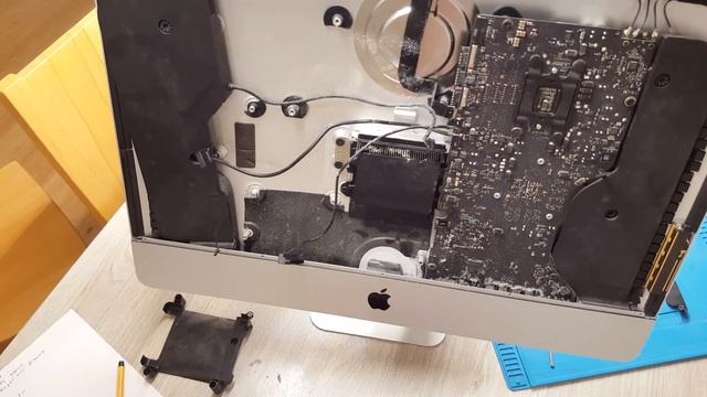 iMac, вскрытие после 10 лет эксплуатации смотреть онлайн