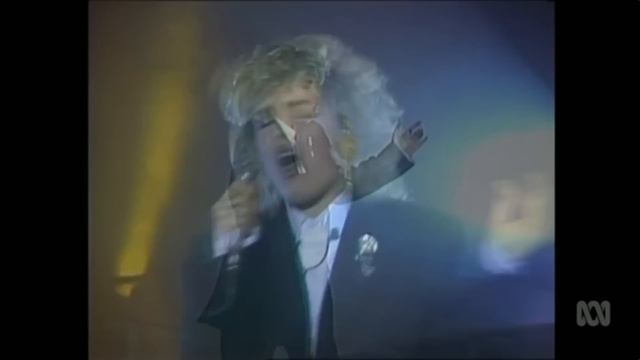 Kim Wilde - You Keep Me Hangin' On. 27 different performances in beautiful Kim's video! смотреть онлайн