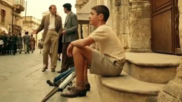 Клип Девочка с улыбкой на лице - Ярик Бро смотреть онлайн