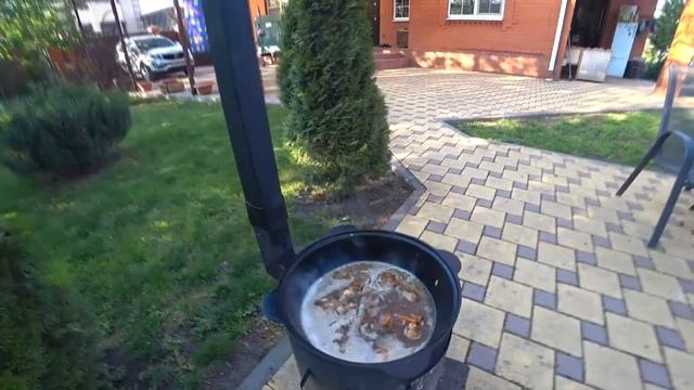 ? ПЛОВ ИЗ КУРИЦЫ В КАЗАНЕ НА КОСТРЕ / Кубанский рецепт !!! смотреть онлайн
