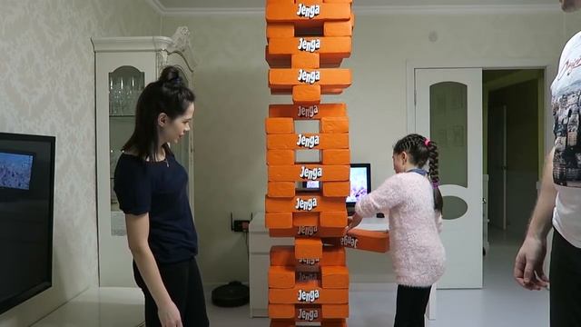 Самая большая JENGA БАШНЯ / Дженга под потолок смотреть онлайн