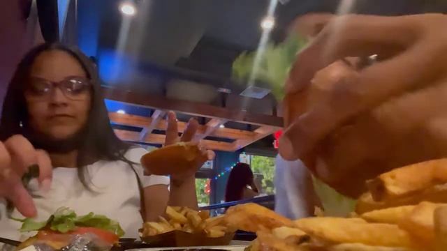 T&L Outdoors | SCRATCH KITCHEN SHOW LAS VEGAS EDITION | THE FLIPPING GOOD BURGER | Food Review смотреть онлайн