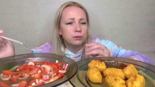 МУКБАНГ СОСИСКИ В ТЕСТЕ ХОТСТЕРЫ от ГОРЯЧЕЙ ШТУЧКИ/// Mukbang Салат Овощной/не АСМР/ ем на камеру. смотреть онлайн