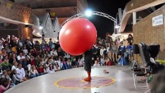 Crazy Balloon Guy смотреть онлайн