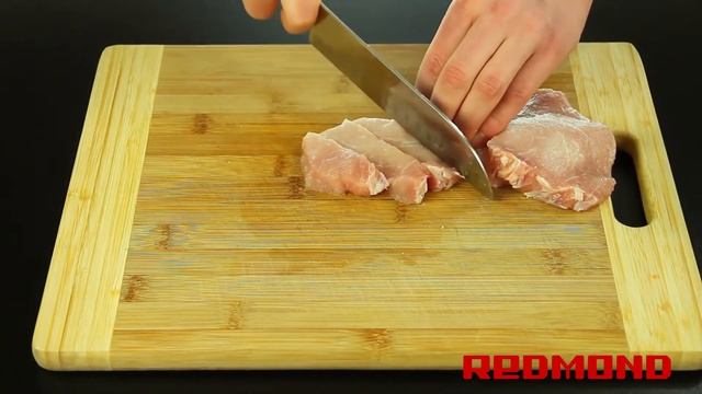 Мультиварка Redmond RMC-M4504 Плов со свининой смотреть онлайн