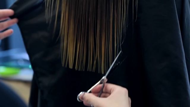 how to cut long women's haircut & keep the length смотреть онлайн