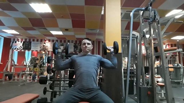 Треня 2. (2.2.18) Жим гантелей сидя смотреть онлайн