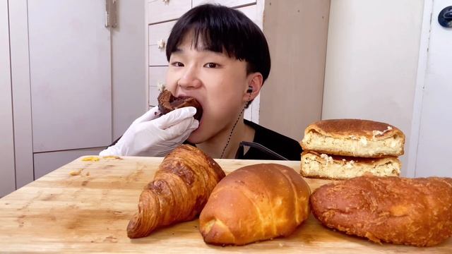 대전 성심당 인기메뉴와 개인 취향이 반영된 맛있는 빵들 먹방 Sungsimdang's bread mukbang смотреть онлайн