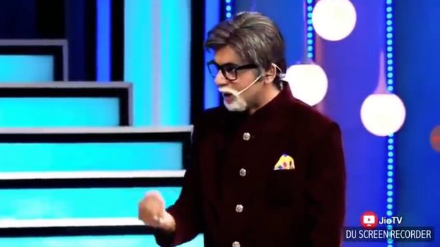 Sunil Grover As Amitabh Bachchan Playing KBC With John Abraham   Jio Dhan Dhana Dhan Live  480 X 84