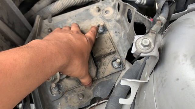 Cómo Cambiar el soporte del motor y de la transmisión Ford Focus 2008 - 2011 (English subtitles) смотреть онлайн