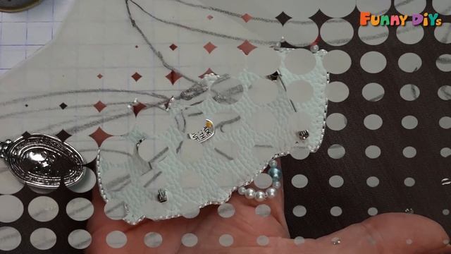 Чаепитие в Зазеркалье. Брошь чашечки.