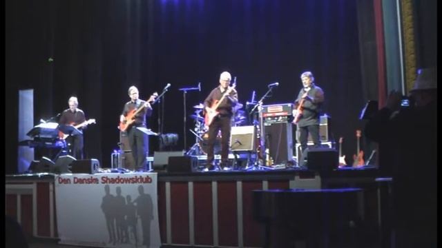 Foot Tapper - 2i's Coffee Band смотреть онлайн