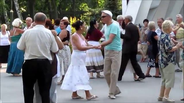 Танцы в Парке Горького Харьков смотреть онлайн