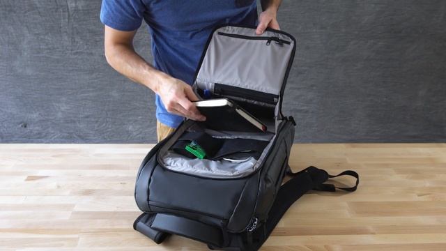 The NOMATIC Backpack - Product Walk Through / How To Pack