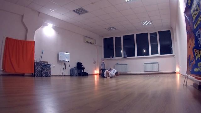 Тренировка 10.01.2023 - бёрпи, отжимания на одной руке, приседания на одной ноге смотреть онлайн