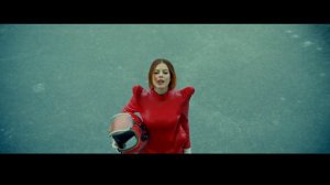 моя сестра  поёт песню Юра прости нас!