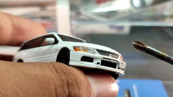 Review Tarmac 1/64 Mitsubishi Lancer Evolution Wagon
