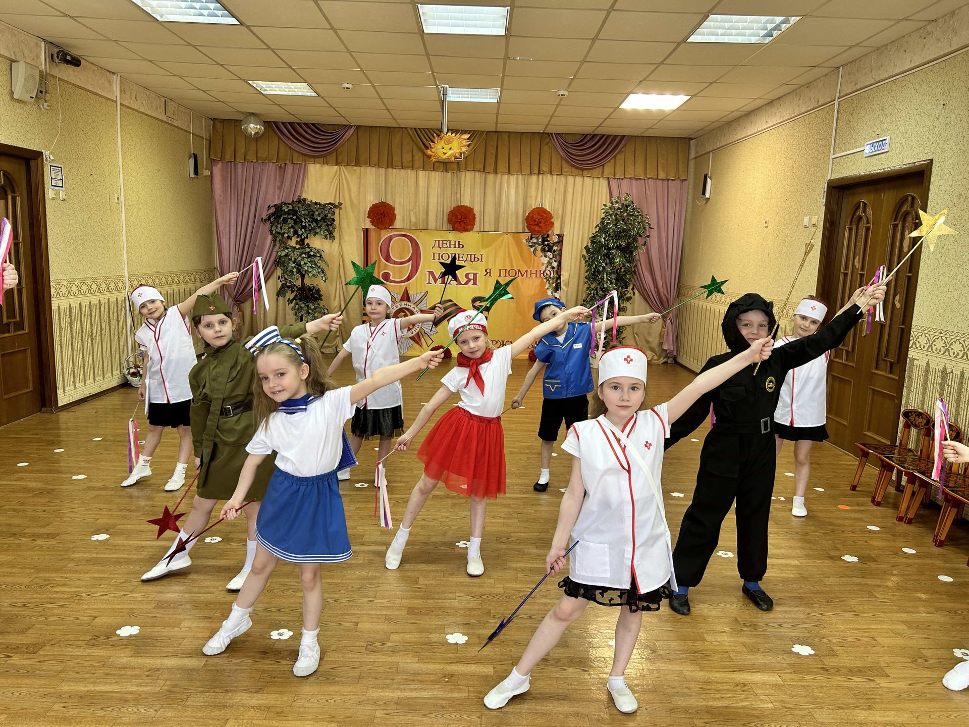Танец "Салют". Танец к 9 мая подготовительная группа смотреть онлайн