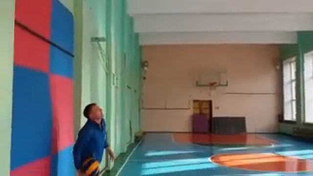 Упражнения для освоения передачи мяча в волейболе