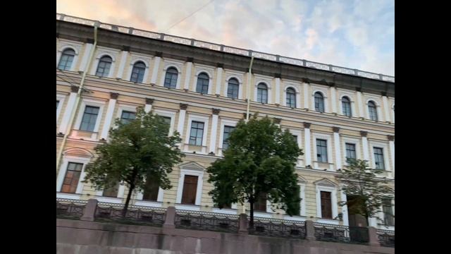 Обязательно покатайтесь на кораблике в Петербурге #путешествияпороссии #russia #saintpetersburg смотреть онлайн