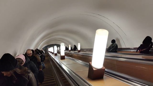 Эскалаторы на станции метро Таганская Таганско-Краснопресненской линии Московского метрополитена