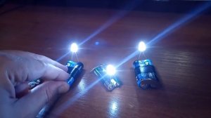 Светильник, фонарик из диода и батареек. магнитный выключатель.