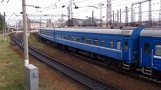 ЭЛЕКТРОВОЗ ВЛ80т С БЕЛОРУССКИМ ПАССАЖИРСКИМ ПОЕЗДОМ смотреть онлайн