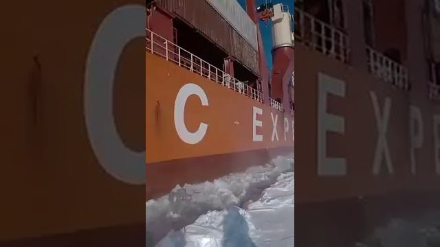 Ледокол на Енисее.....советую посмотреть смотреть онлайн