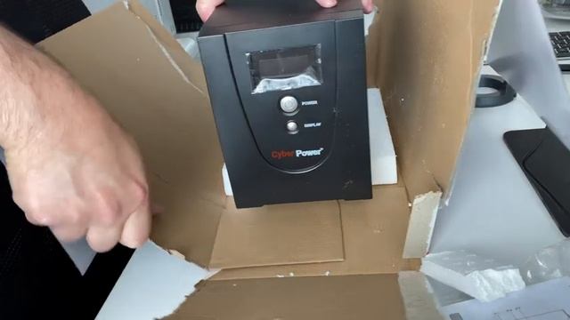 CyberPower Value 2200ELCD Unboxing UPS смотреть онлайн