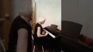 Приколы!!!Вертуоз музыкантка от бога!!Смотрите смешно!!!